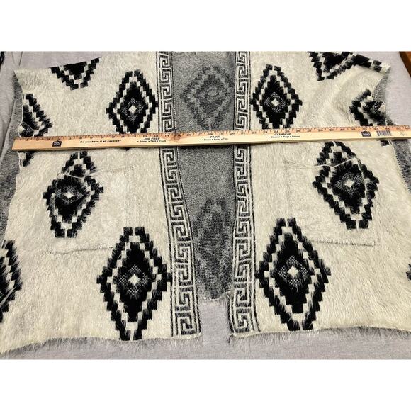 Soft Surroundings One Size Aztec Print Beige Black Wool Fuzzy Topper Caftan - Picture 7 of 9